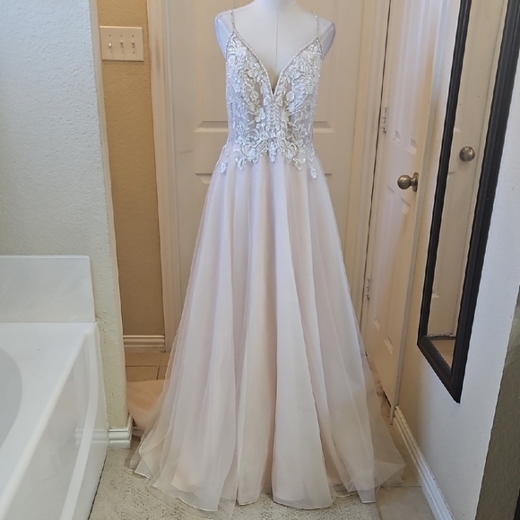 Galina Signature Elegant Beaded Plunging V Wedding Dress Size 16W NWT - Picture 2 of 14